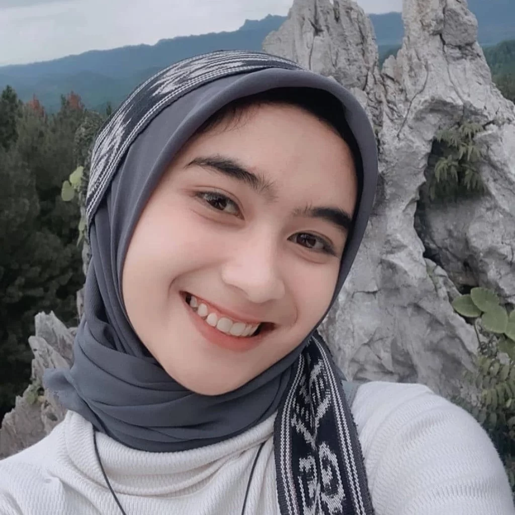 Mekka Mellia Indonesian Fashion Blogger