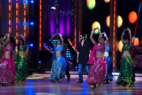 Ajay Devgn on the sets of Jhalak Dikhhlaa Jaa 5