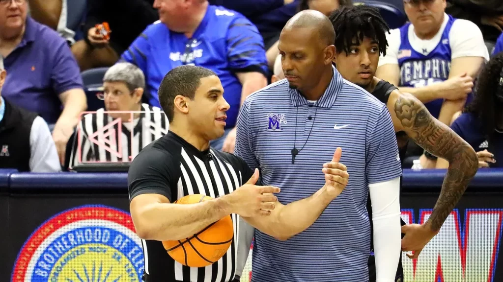 Penny Hardaway Offered to Cover Memphis’s Roster Shortfall Himself — Up to $2.6 Million Penny Hardaway coaching Memphis from the sideline, the coach who has personally guaranteed $2.6 million towards his roster budget.